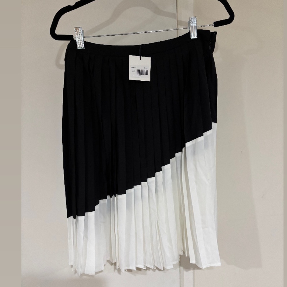 NWT STORY women's black and white skirt size L